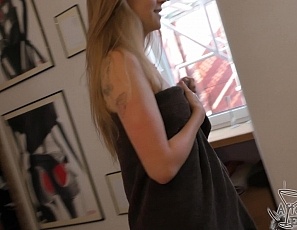 010518_becky_berry_licking_dildoing_and_fingering_hot_new_model_20yo_kima_between_the_scenes_lesbian_female_director