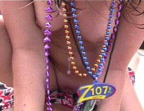 041515_totally_wasted_party_girls_sucking_dick_and_eating_pussy_in_public