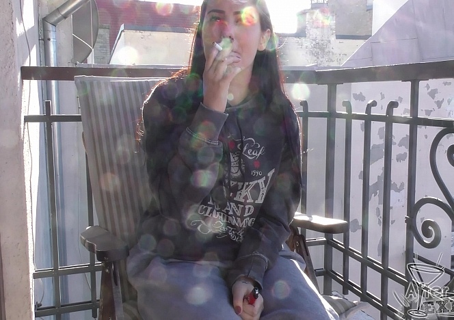 062019_pov_dirty_directors_cut_using_a_small_dildo_on_hot_18yo_iris_candy_while_she_plays_xbox