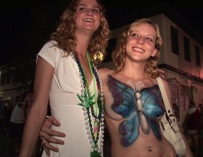 072215_two_teens_that_have_never_met_before_going_down_on_eachother_in_public_bar